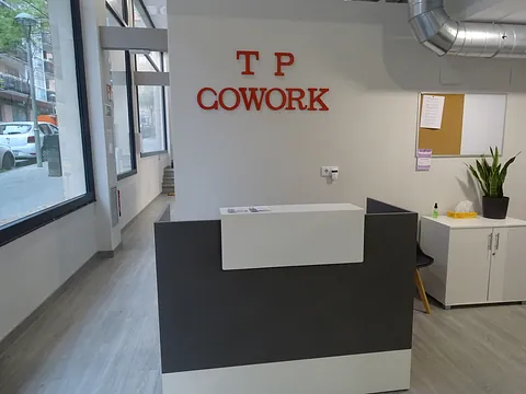 Tarragona Platja Cowork mostrador